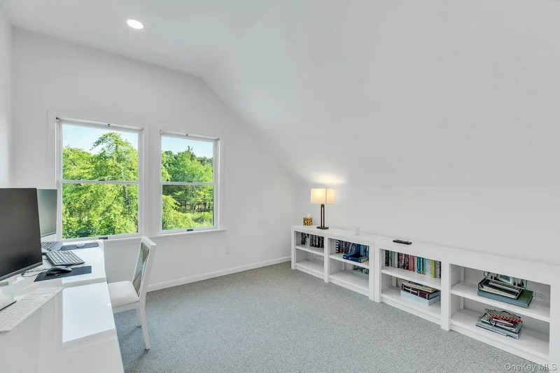 56 S Country Road, Westhampton, New York, United States. - Photo 22
