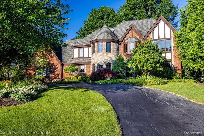 4 Bedrooms Single Family Detached