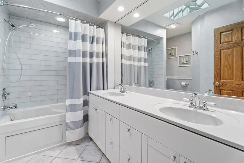 6013 N Emerson Street, Des Plaines, Illinois, United States. - Photo 27