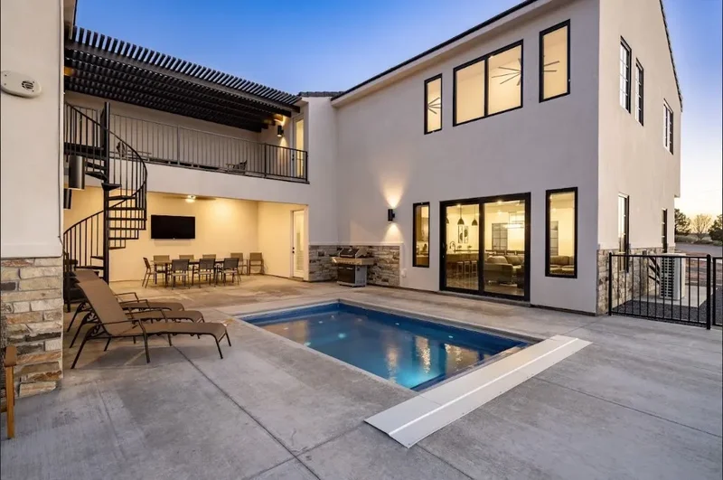 5 Bedrooms Single Family Attached