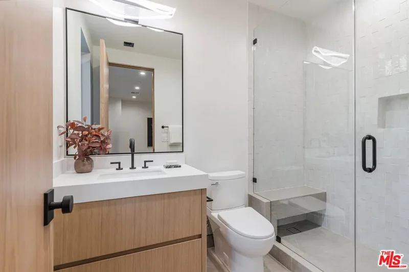5064 Encino Avenue, Los Angeles, California, United States. - Photo 30