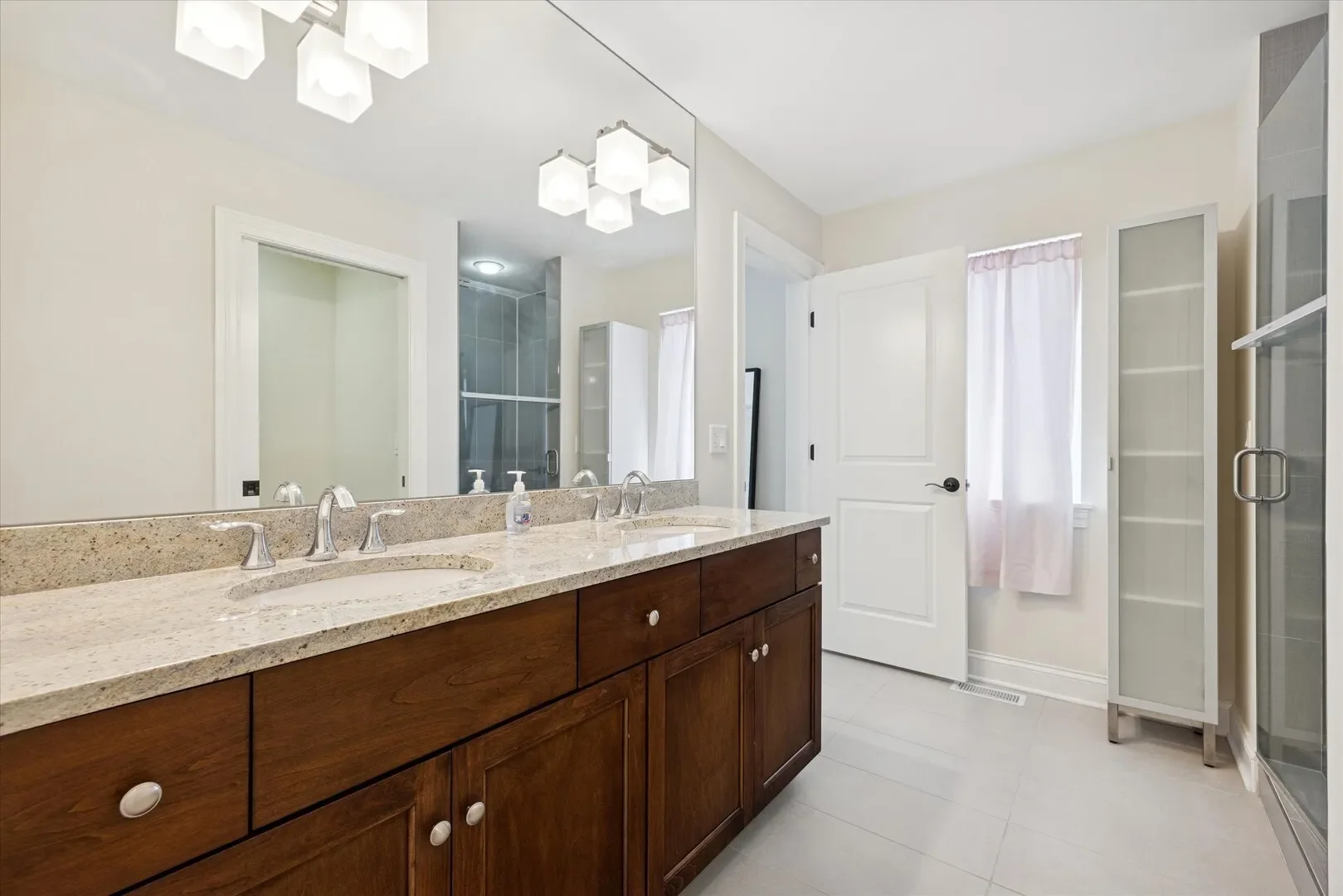 355 W FIRST Avenue, Elmhurst, Illinois, United States. - Photo 13