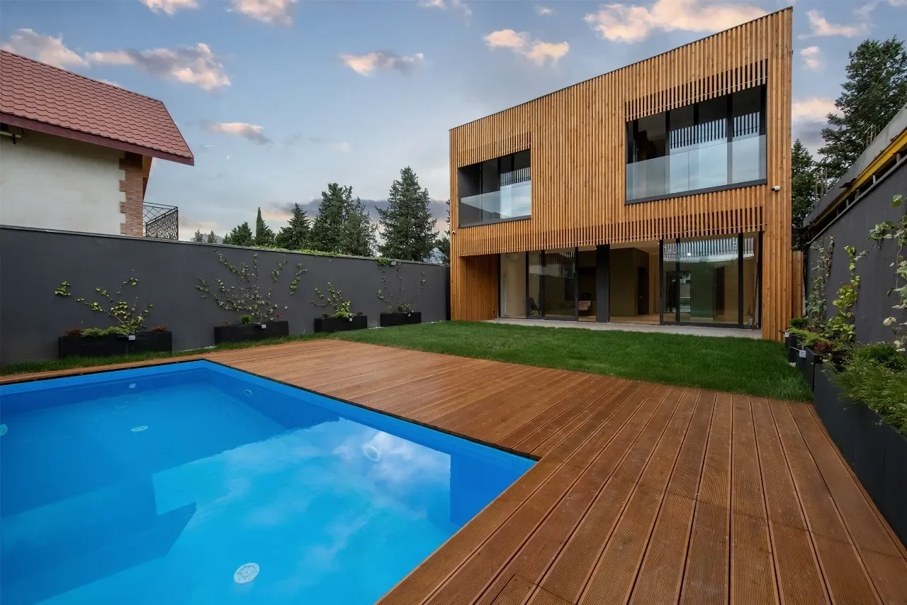 Exterior photo 9