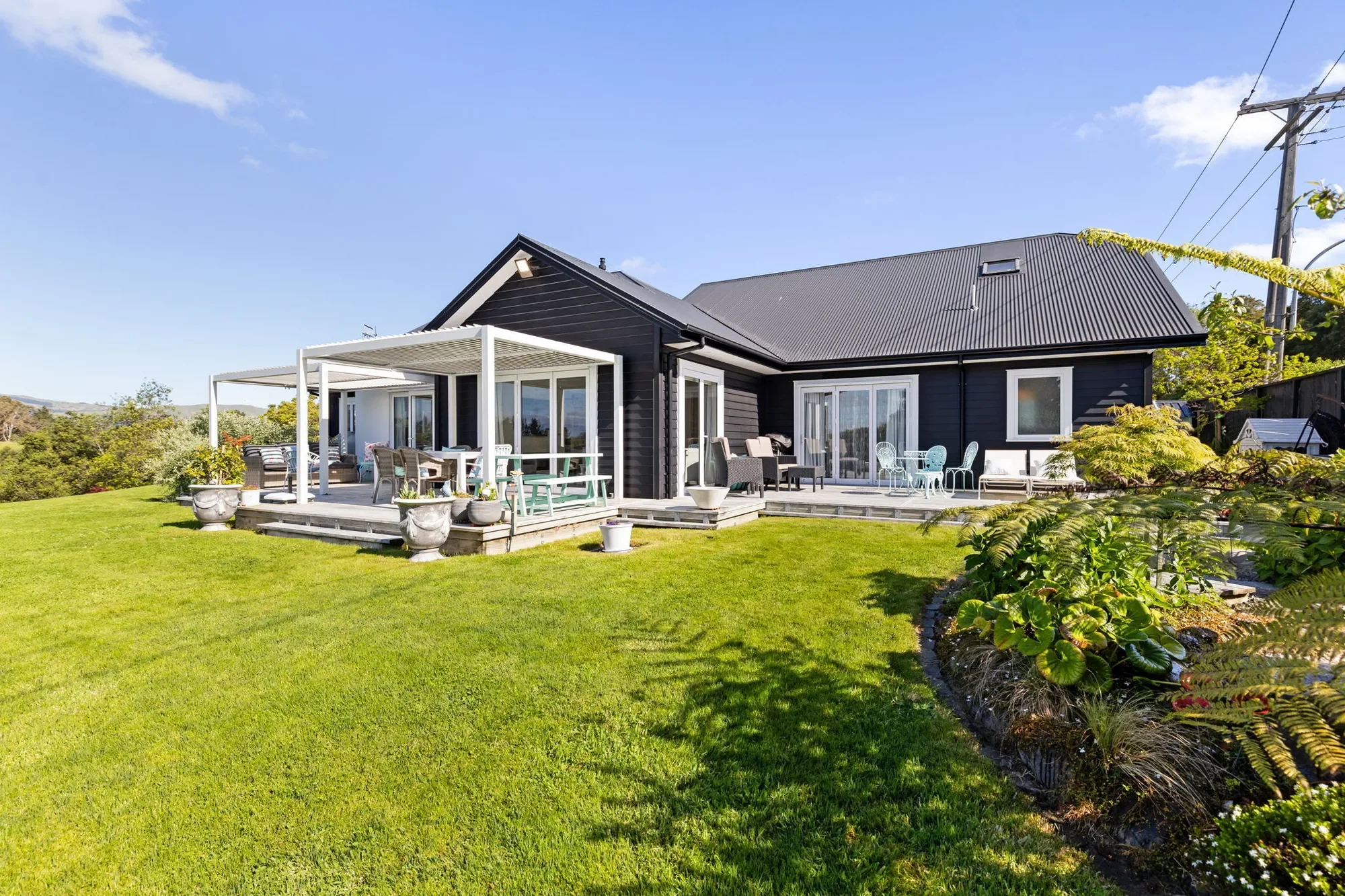 Exterior photo 8