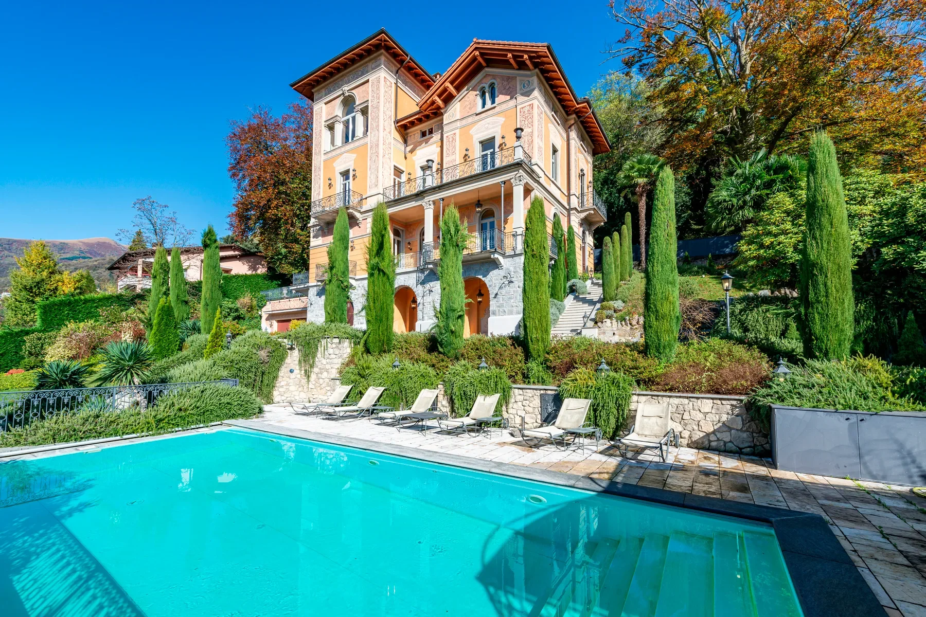 Exterior photo 4