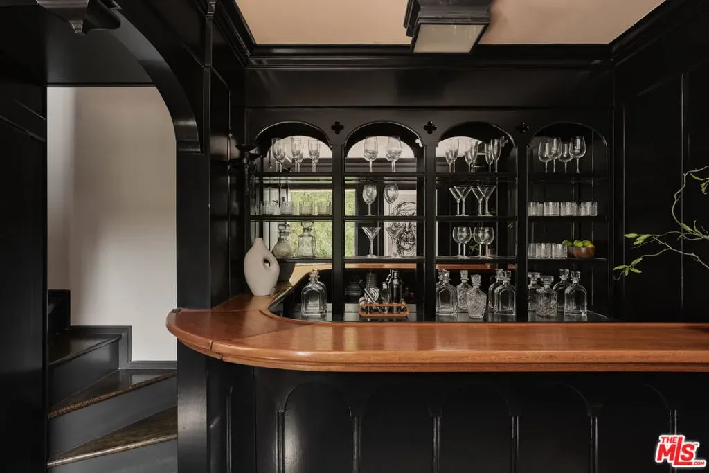 1141 Maroney Lane, Los Angeles, California, United States. - Photo 5
