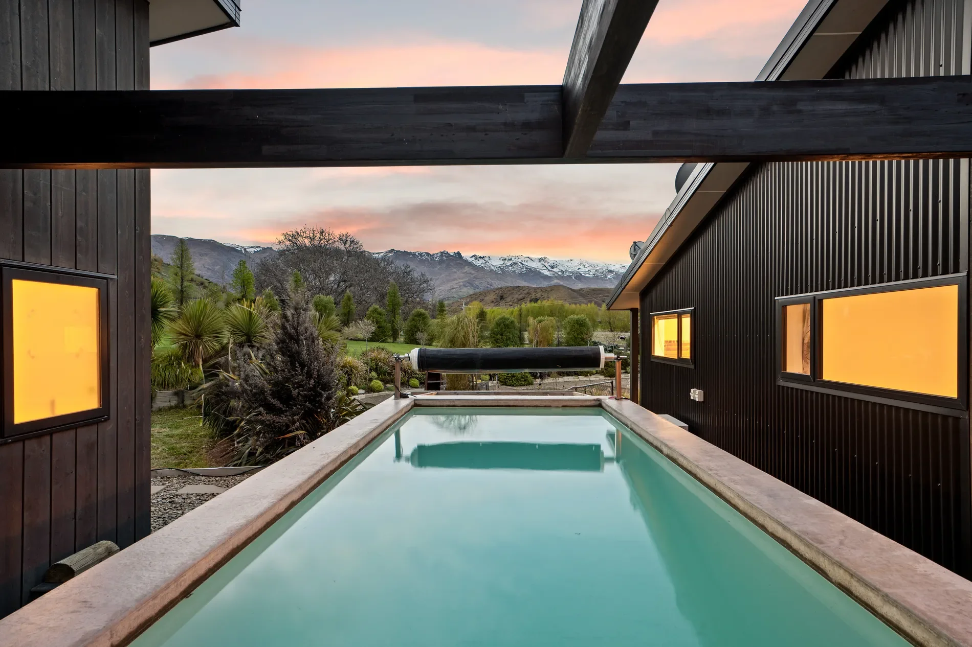 Exterior photo 3