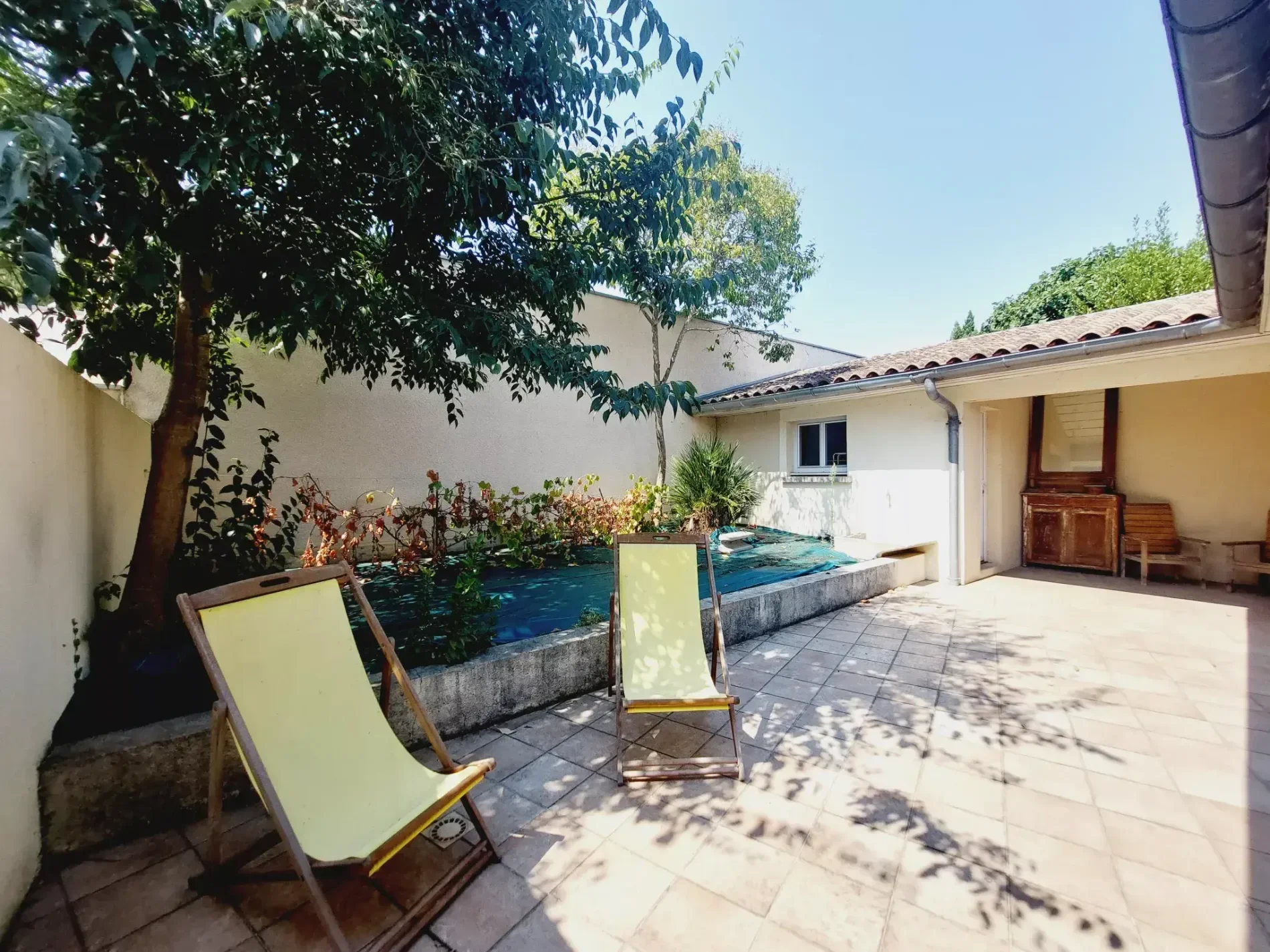 Exterior photo 2