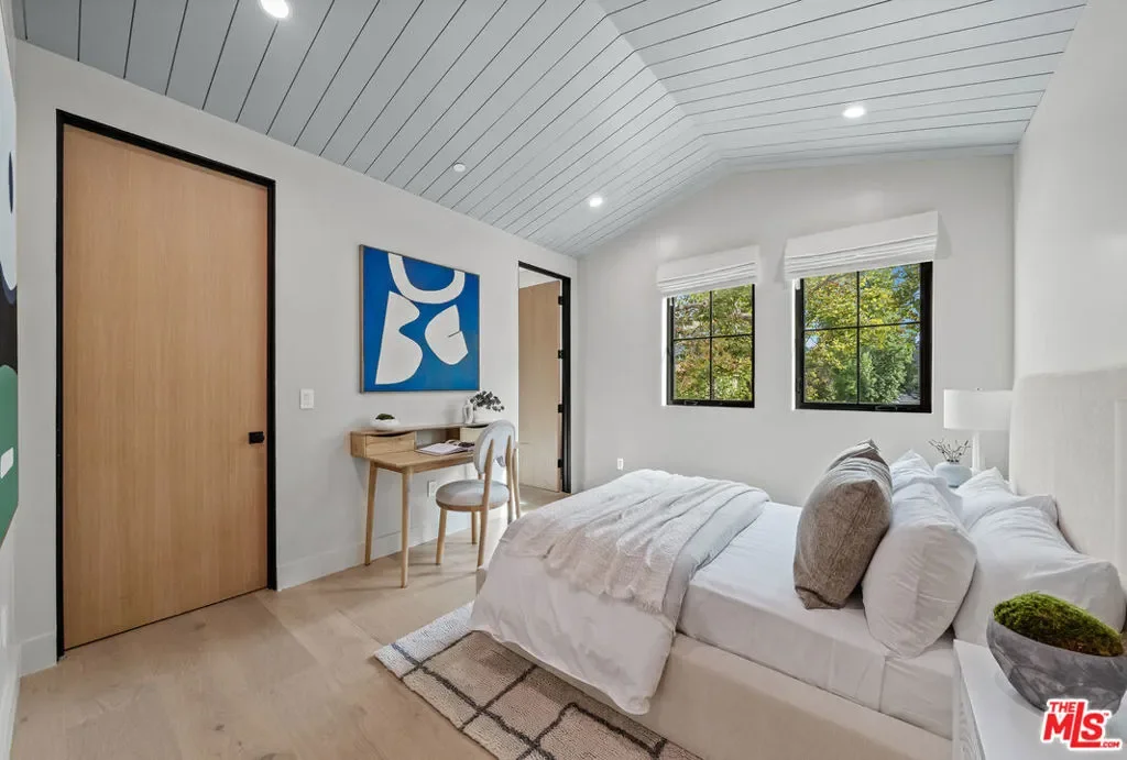 11317 Valley Spring Lane, Los Angeles, California, United States. - Photo 32