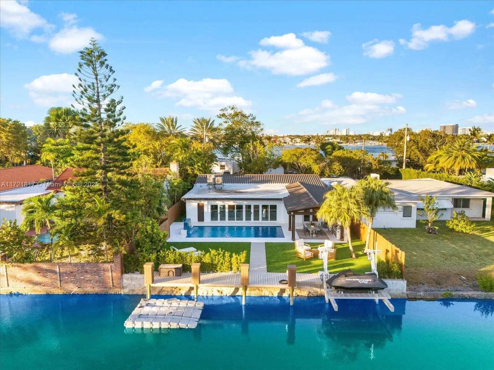 1560 Cleveland Road, Miami Beach, Florida, United States. - Photo 15