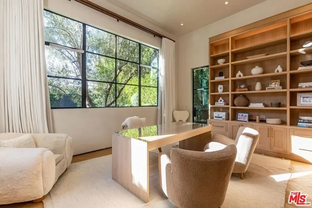 250 S Rockingham Avenue, Los Angeles, California, United States. - Photo 4