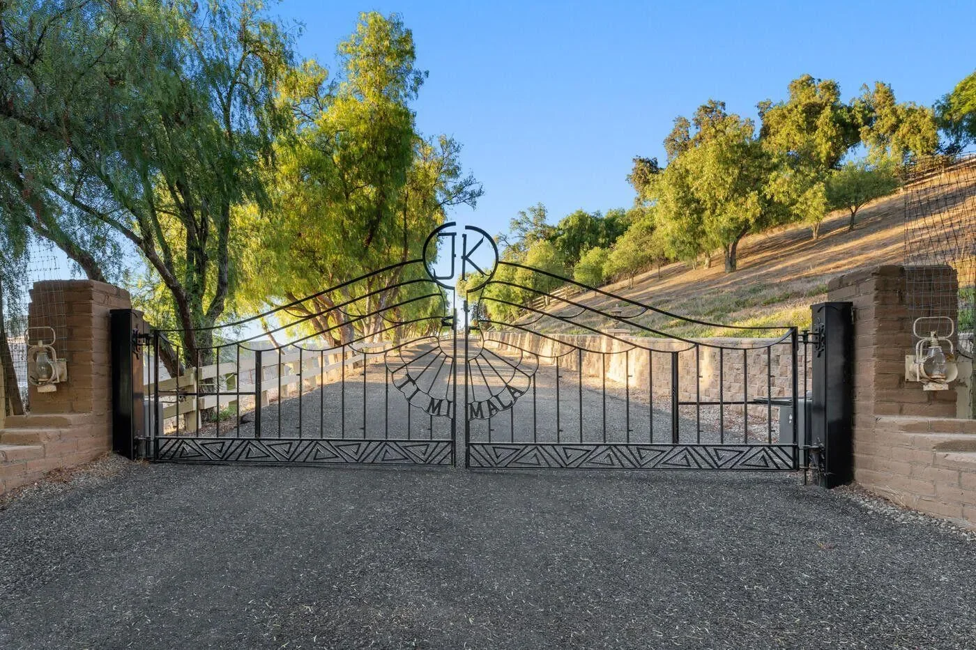 1750 Rambling Oaks Road, Santa Ynez, California, United States. - Photo 17