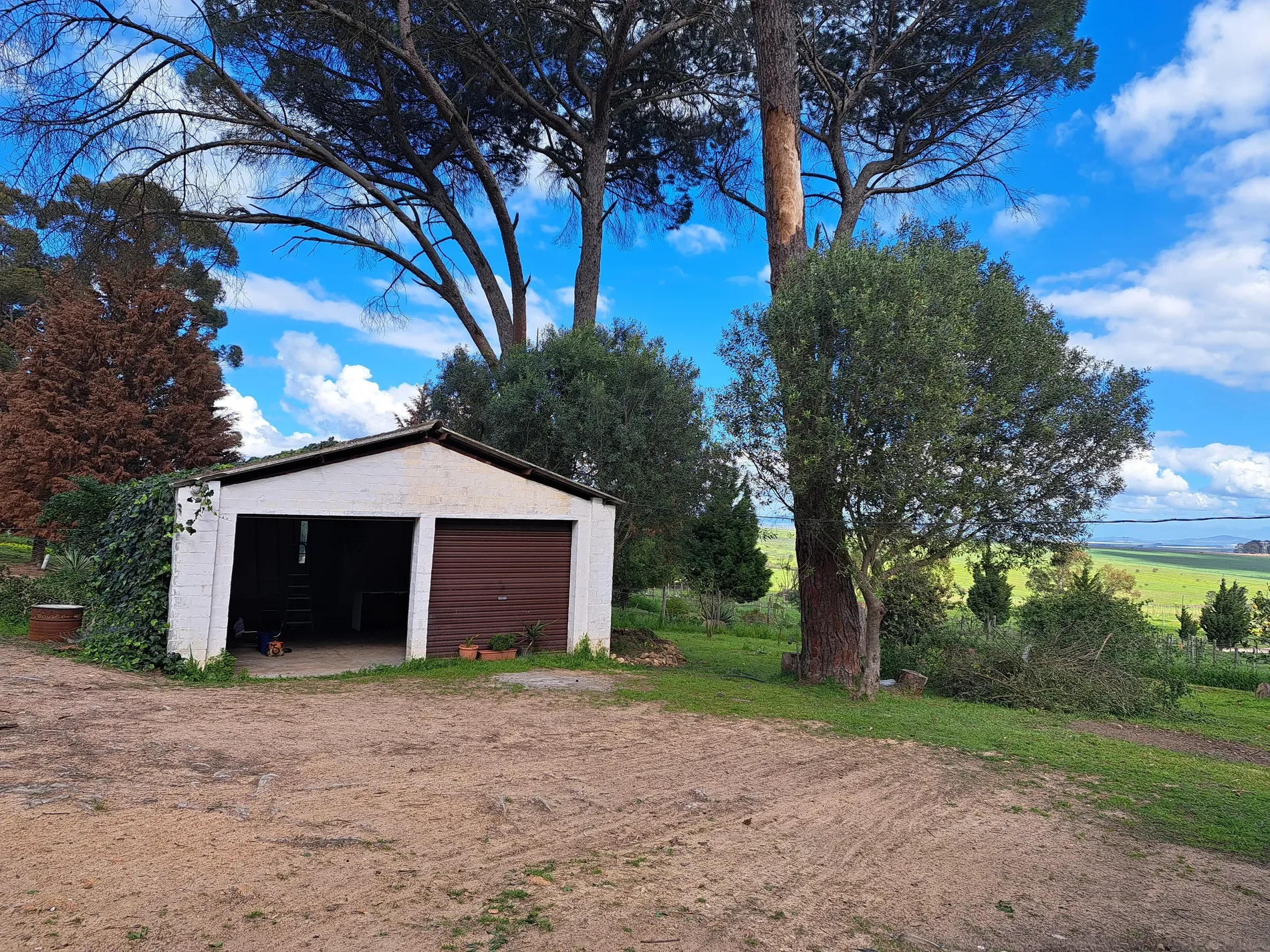 Exterior photo 8