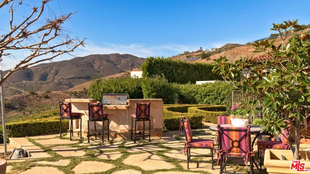 6093 Murphy Way, Malibu, California, United States. - Photo 18