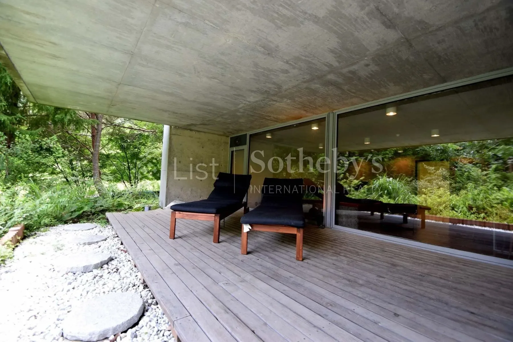Exterior photo 10