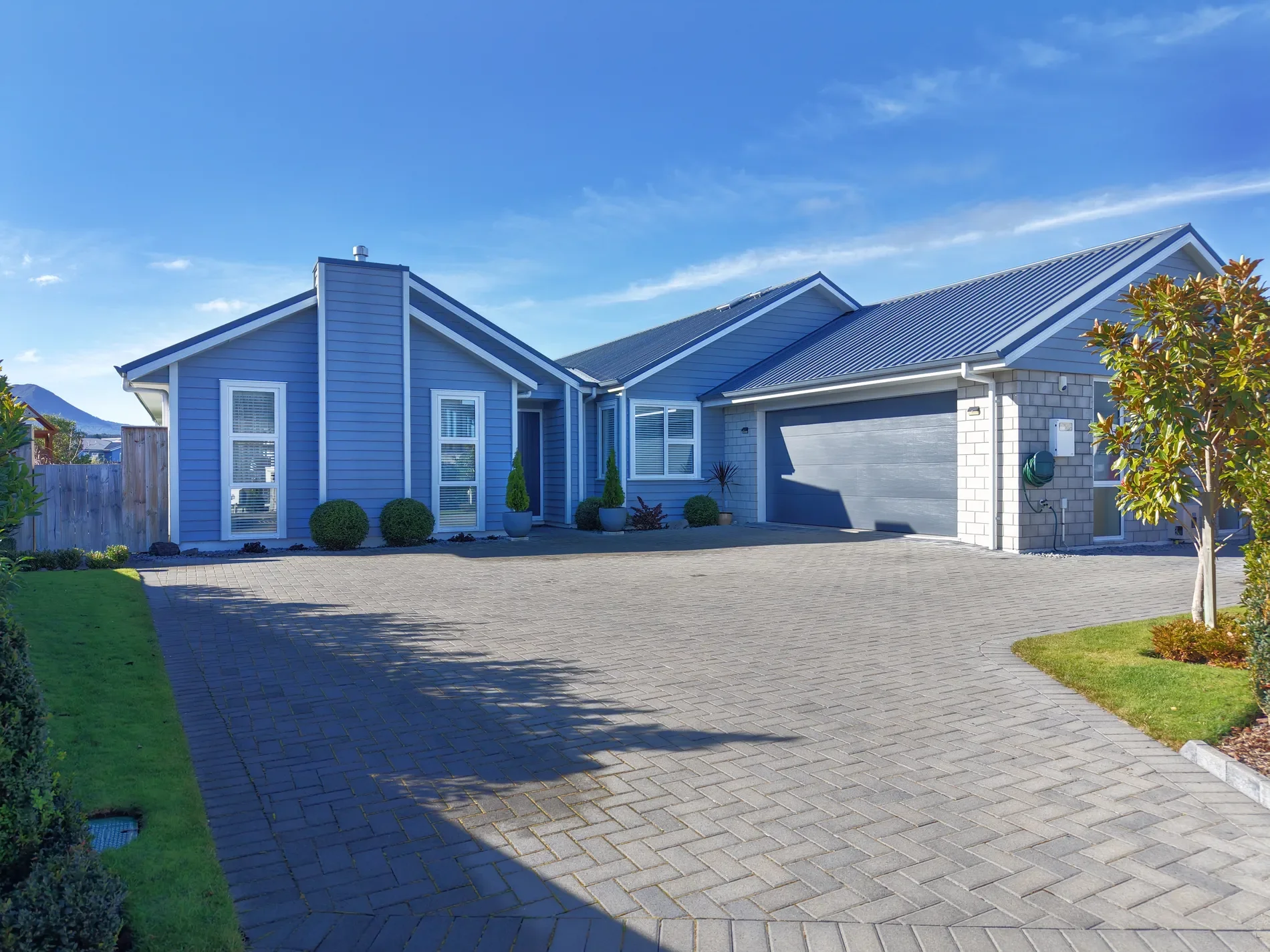 Exterior photo 8