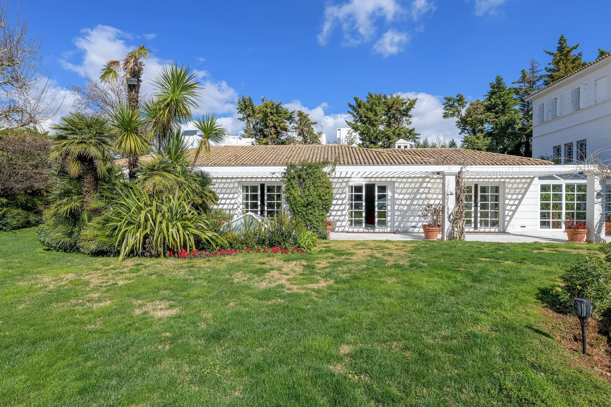 Exterior photo 9