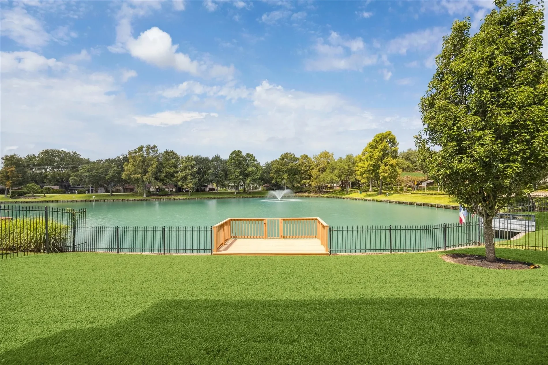 423 Brook Shore Court, Sugar Land, TX 77478, Sugar Land, Texas, United States. - Photo 4
