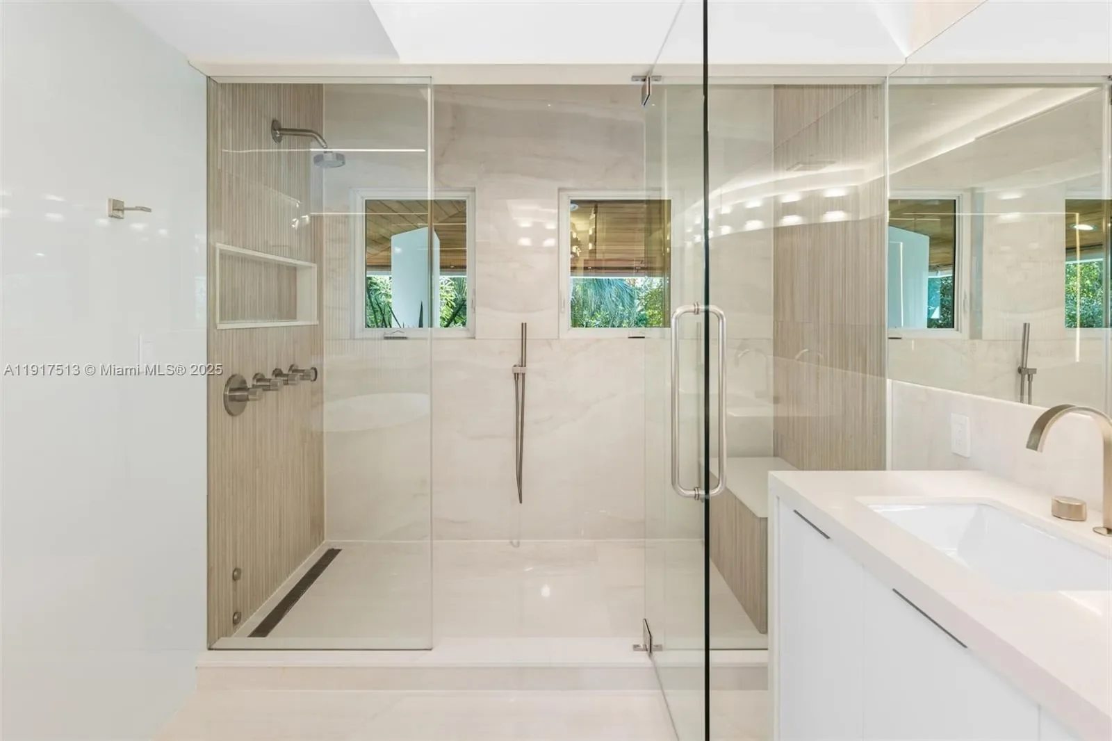 7150 W Lago Dr, Miami, Florida, United States. - Photo 23