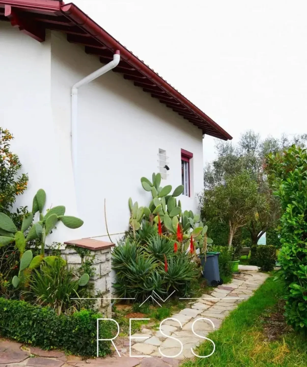 Exterior photo 7