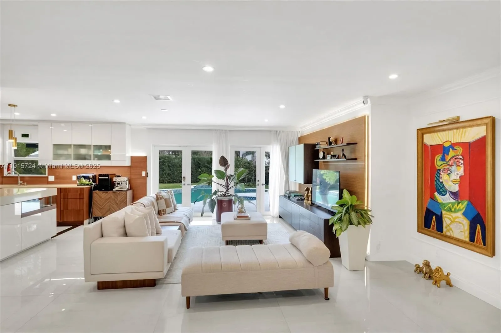 726 NE 17th Way, Fort Lauderdale, Florida, United States. - Photo 4