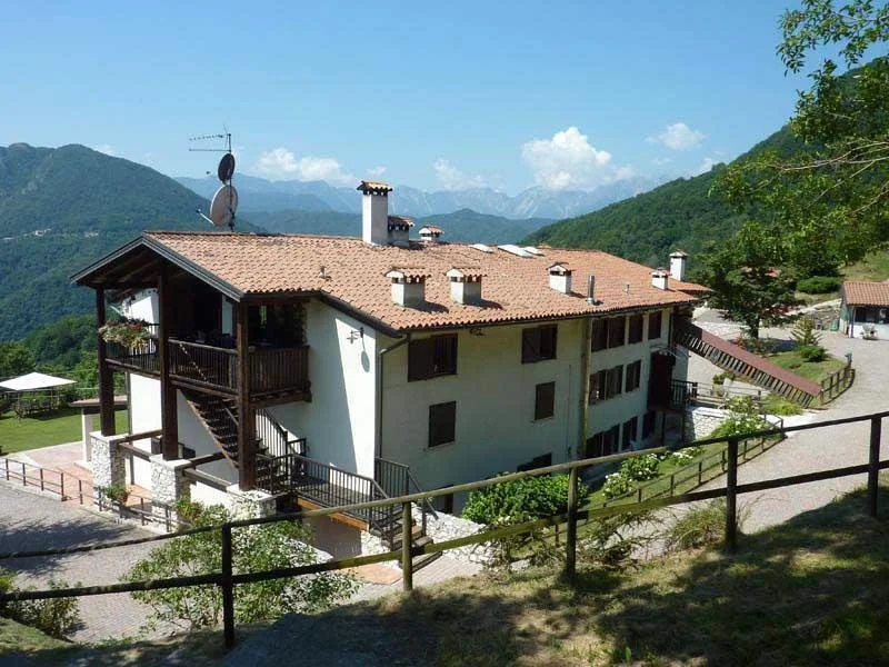 Exterior photo 7