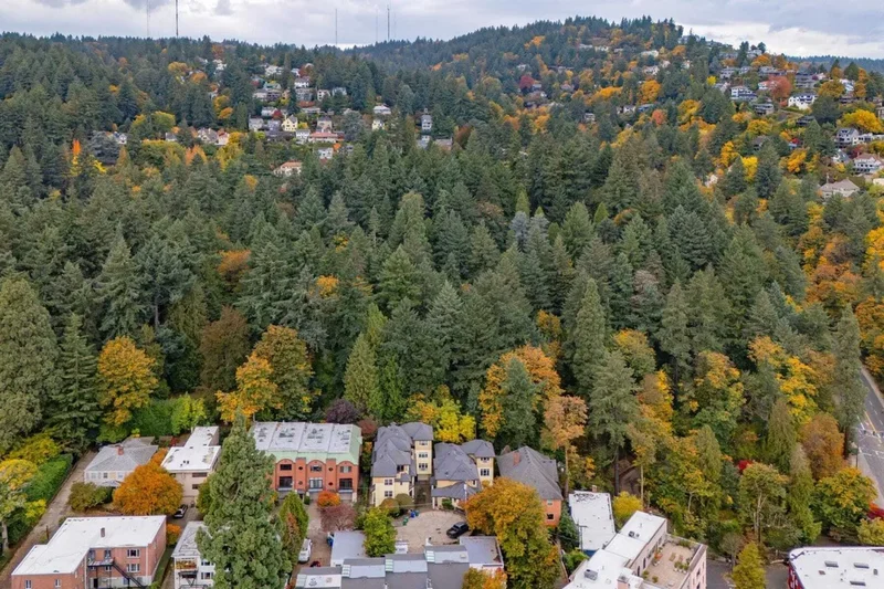 2416 SW CEDAR ST , Portland, OR 97205, Portland, Oregon, United States. - Photo 32