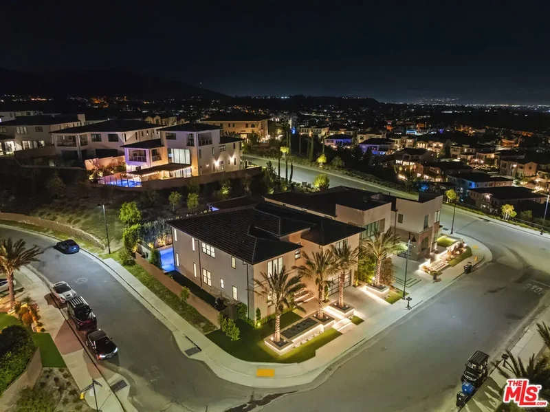 20211 W Liverpool Way, Los Angeles, California, United States. - Photo 61