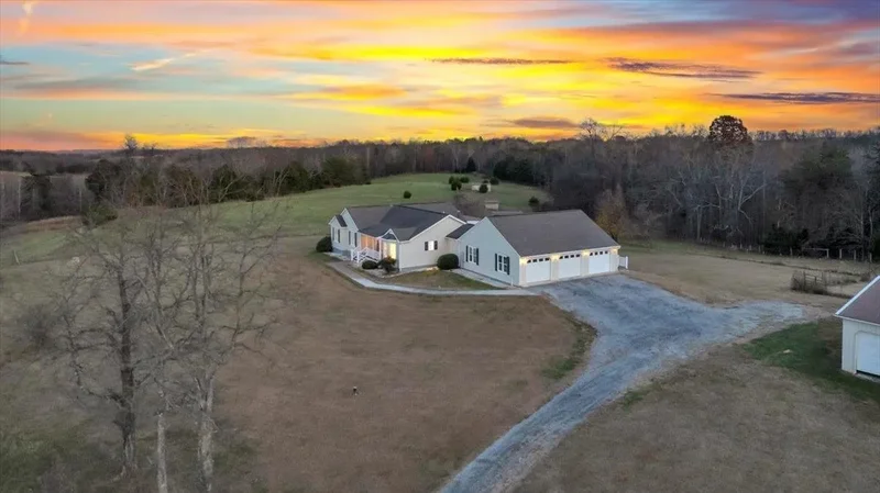 1962 McDaniel Road, Bedford, VA 24523, Bedford, Virginia, United States. - Photo 123