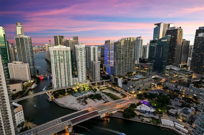 90 SW 3rd St PH-15, Miami, Florida, United States. - Photo 56