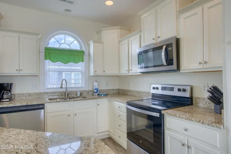 4 Bedrooms Single Family Detached