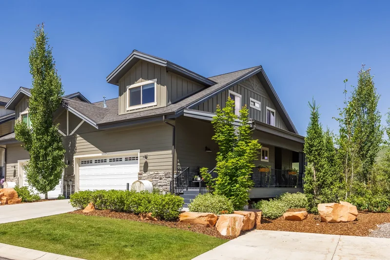 Beautiful End Unit Townhome In Quarry Springs With Wraparound Deck