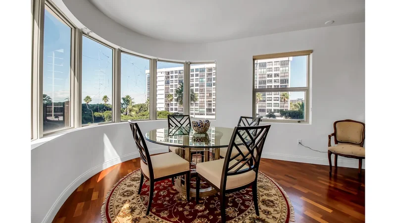 128 GOLDEN GATE POINT, Sarasota, Florida, United States. - Photo 10