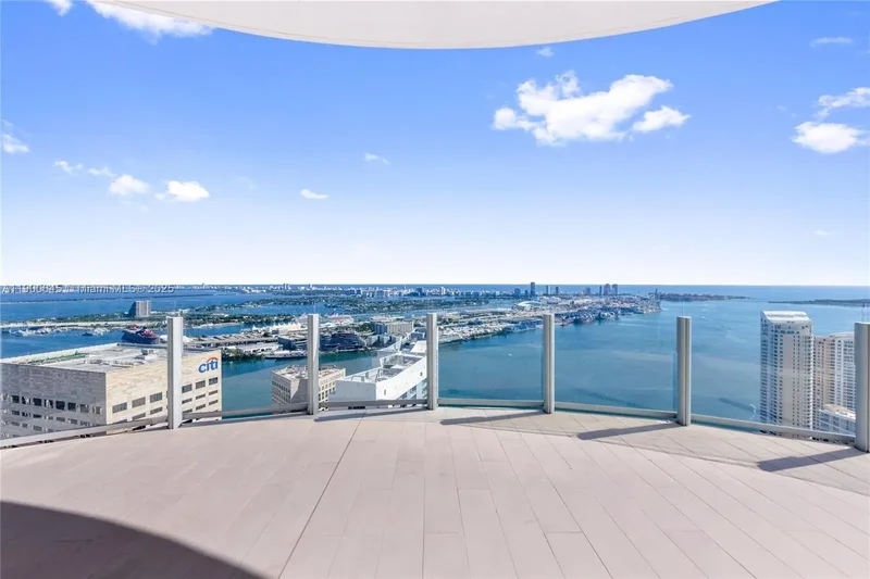 300 Biscayne Boulevard Wa, #5201E, Miami, FL, 33131, USA, Miami, Florida, United States. - Photo 13