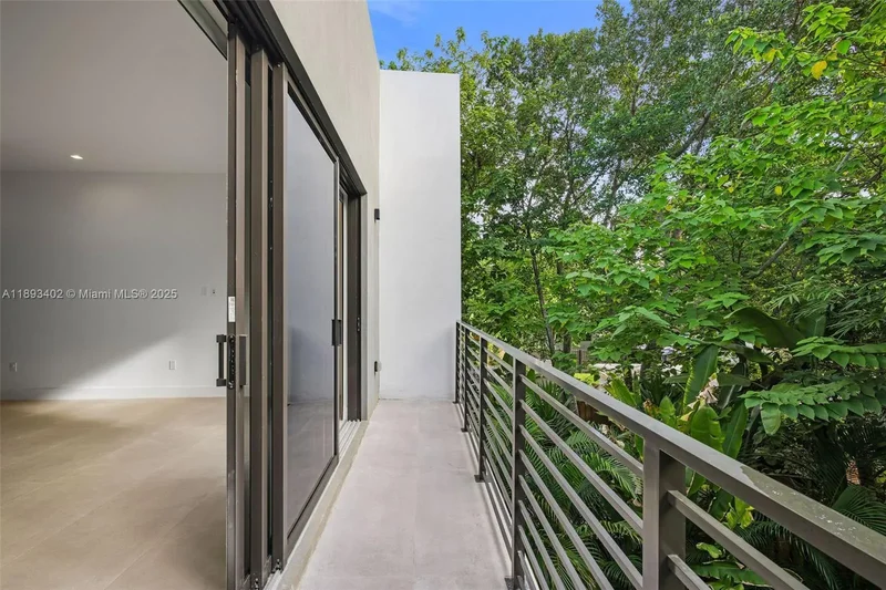 3063 Elizabeth St, Miami, Florida, United States. - Photo 17
