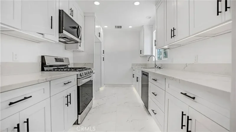15210 Cohasset Street, Los Angeles, California, United States. - Photo 11