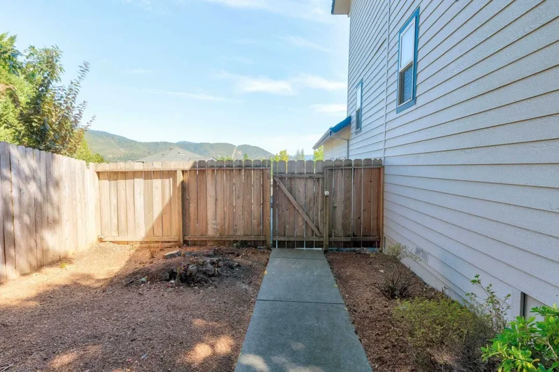 1946 NW Crown Street , Grants Pass, OR 97526, Grants Pass, Oregon, United States. - Photo 42