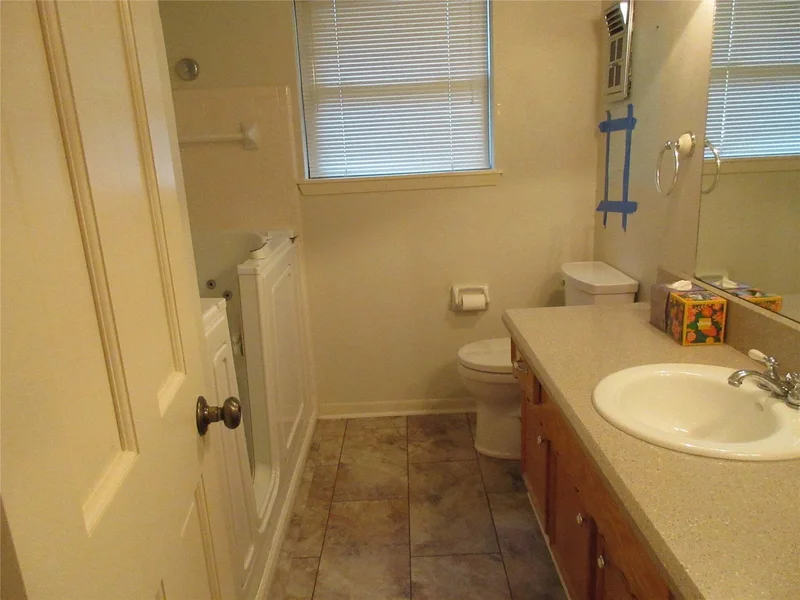 9213 Hammerly Boulevard, Houston, TX 77080, Houston, Texas, United States. - Photo 16