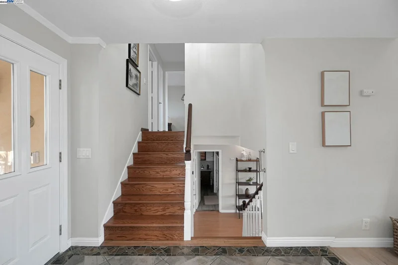 27956 Edgecliff Way, Hayward, California, United States. - Photo 27