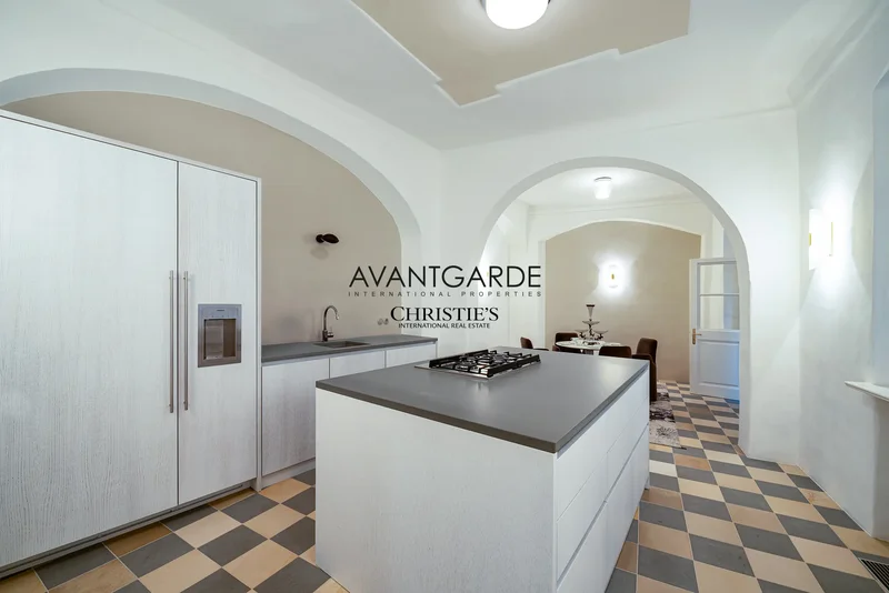 Magnificent Baroque villa in city center location