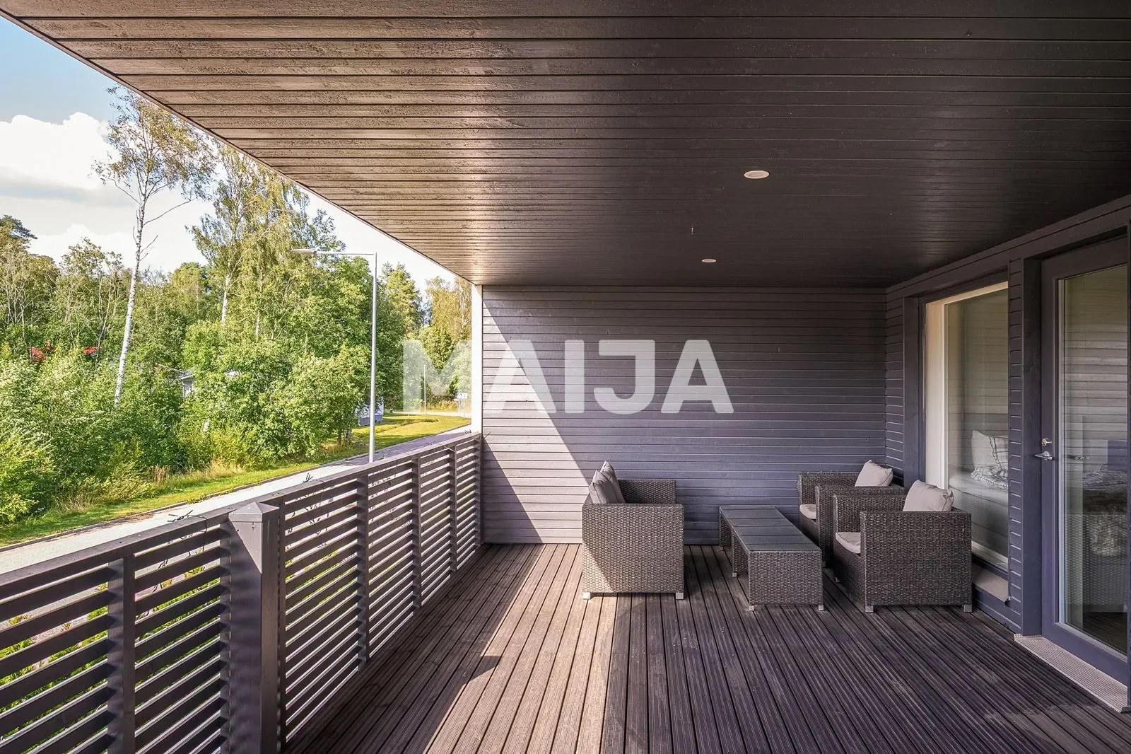 Exterior photo 5