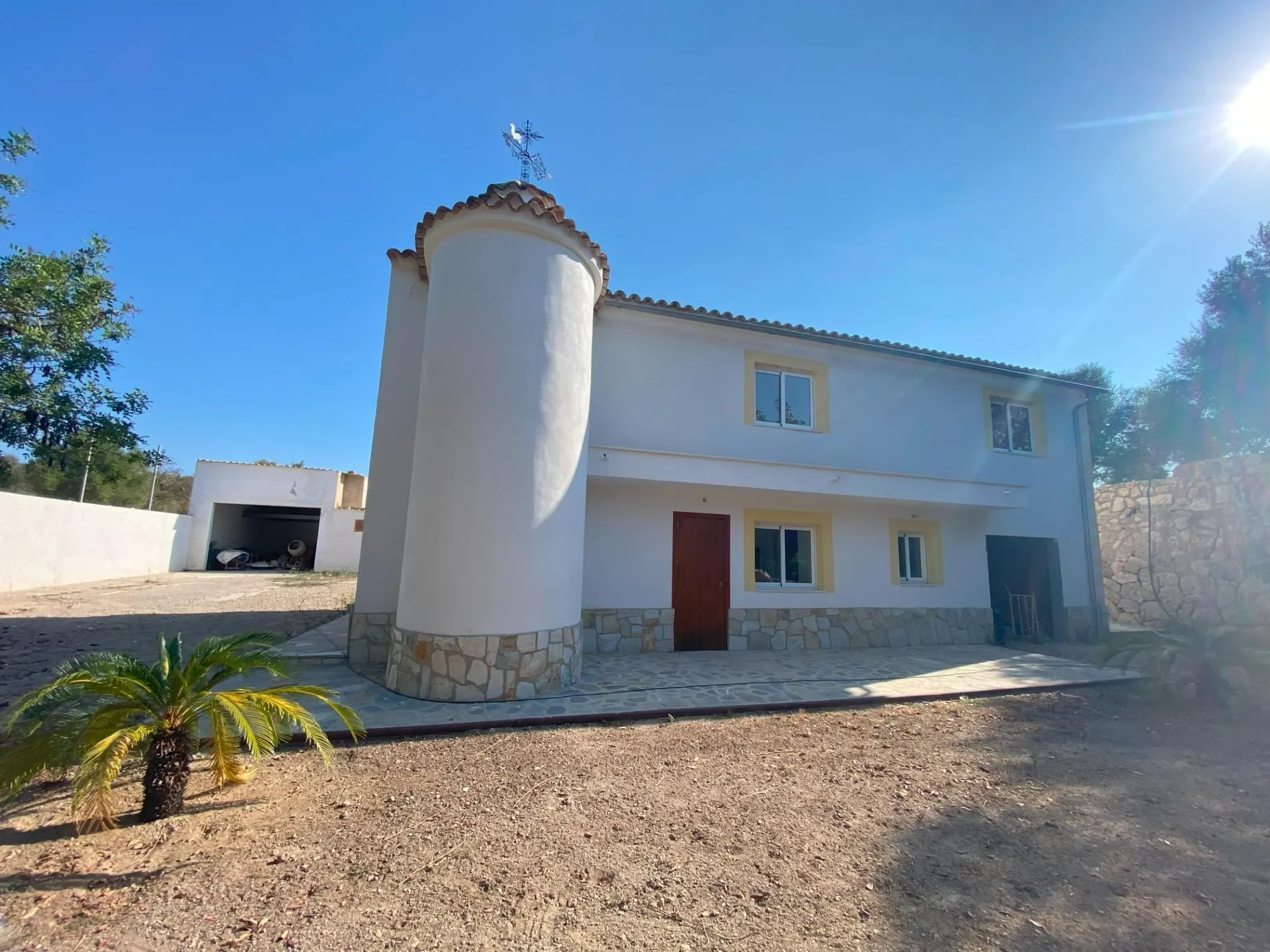 Exterior photo 2