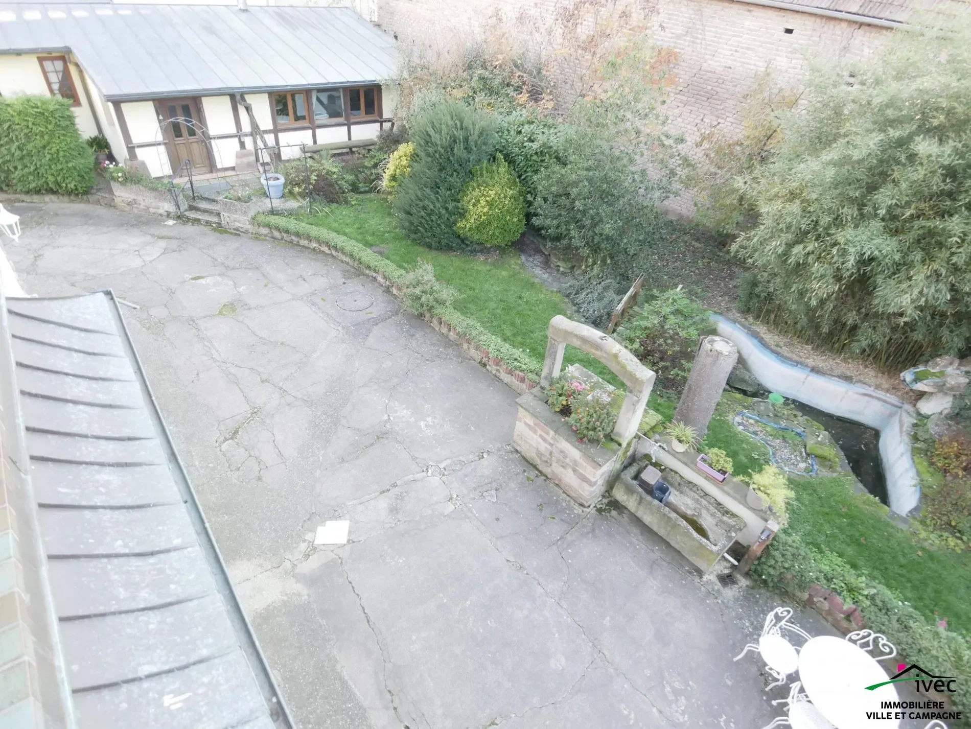 Exterior photo 2