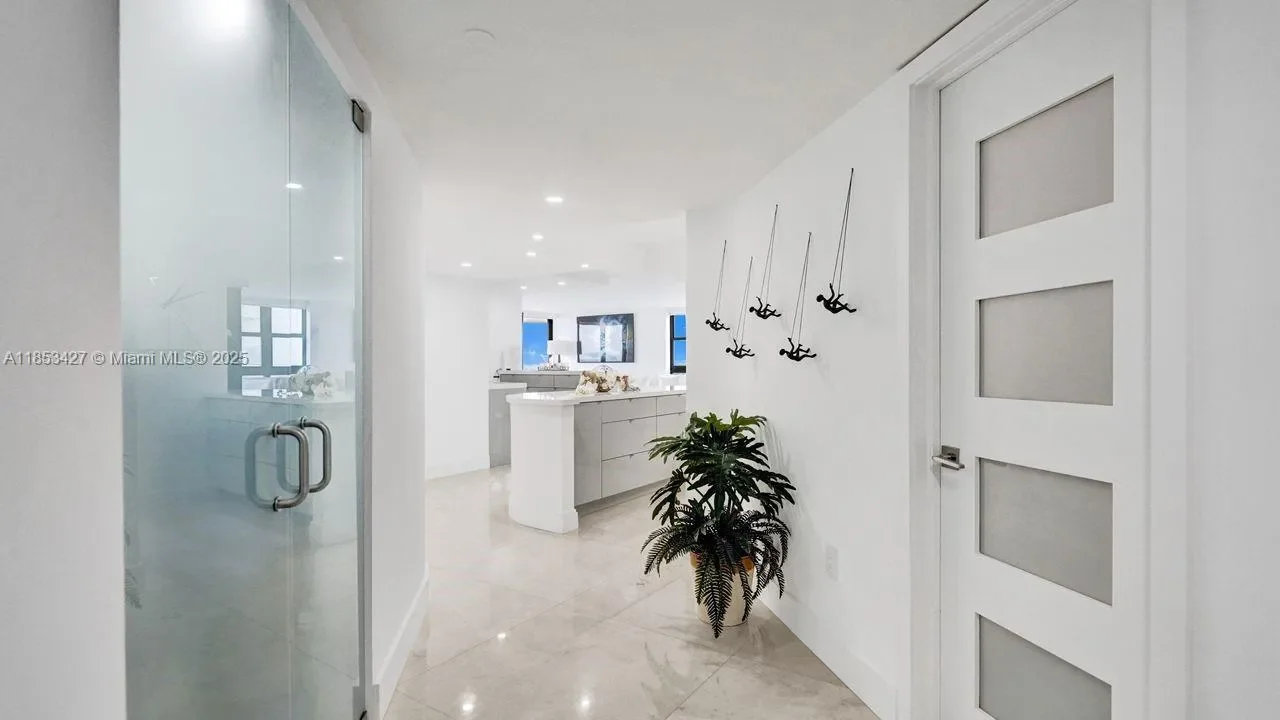 5757 Collins Ave 1605, Miami Beach, Florida, United States. - Photo 22