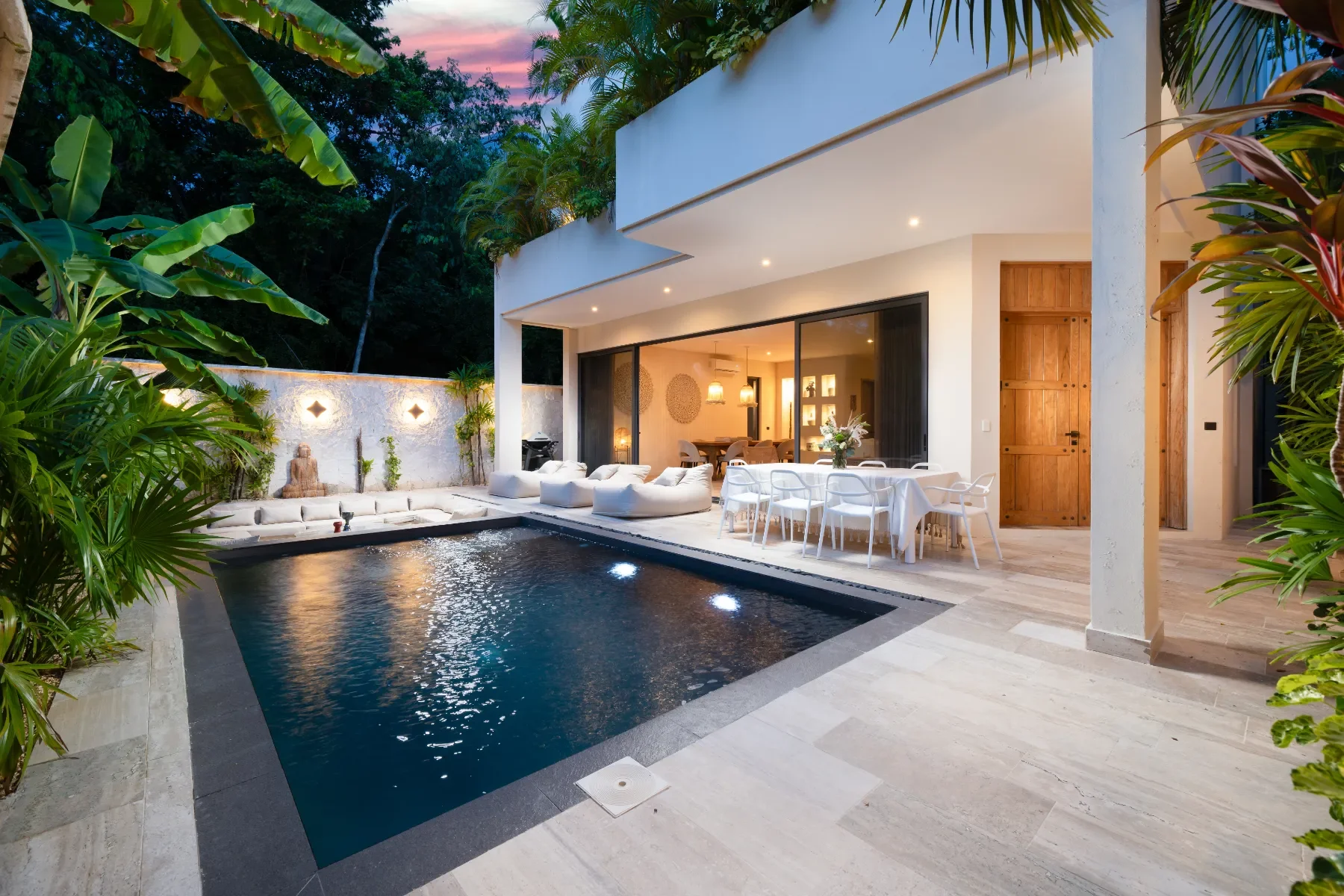 Exterior photo 3