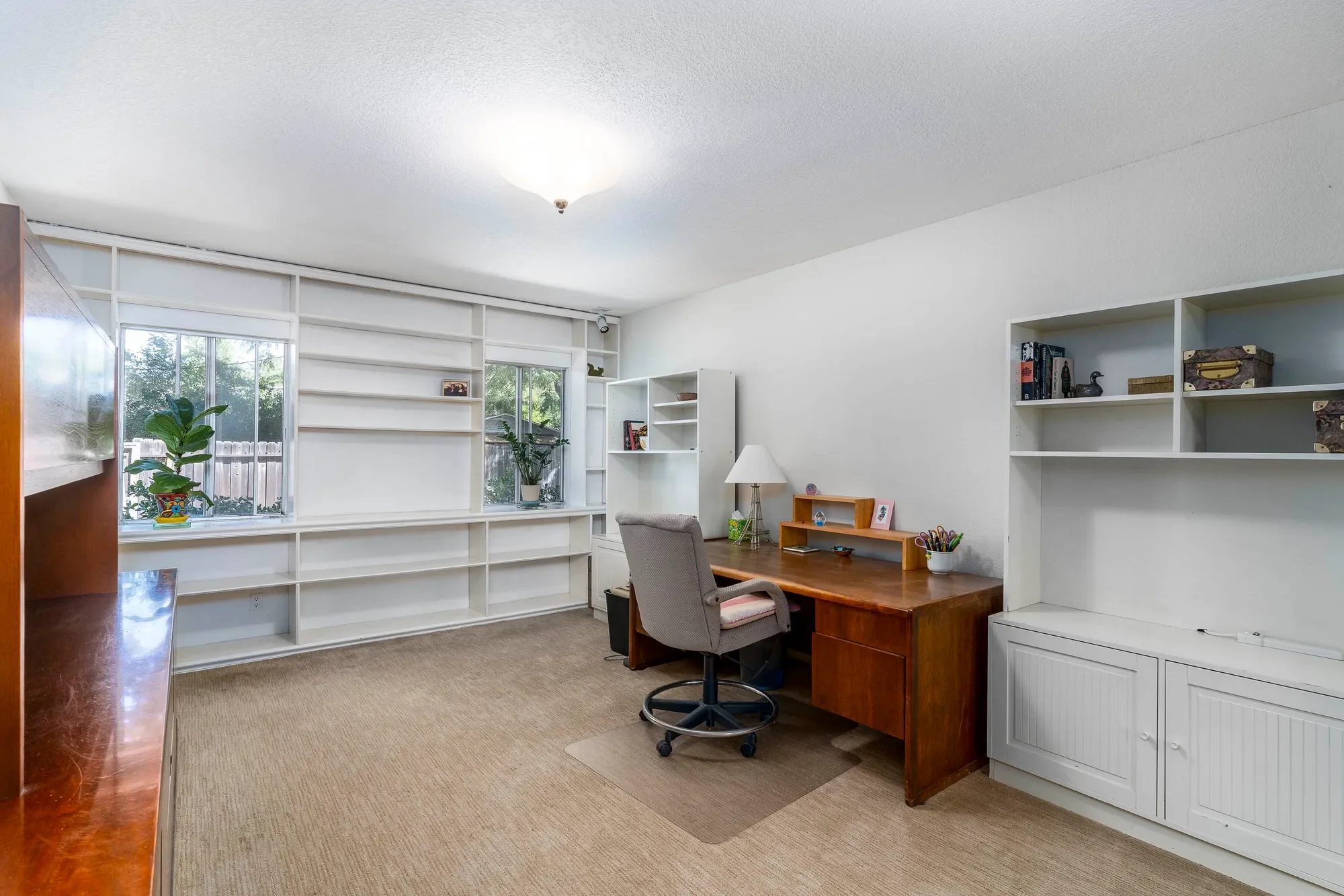 5828 Calvin Avenue, Tarzana, CA 91356, Los Angeles, California, United States. - Photo 32