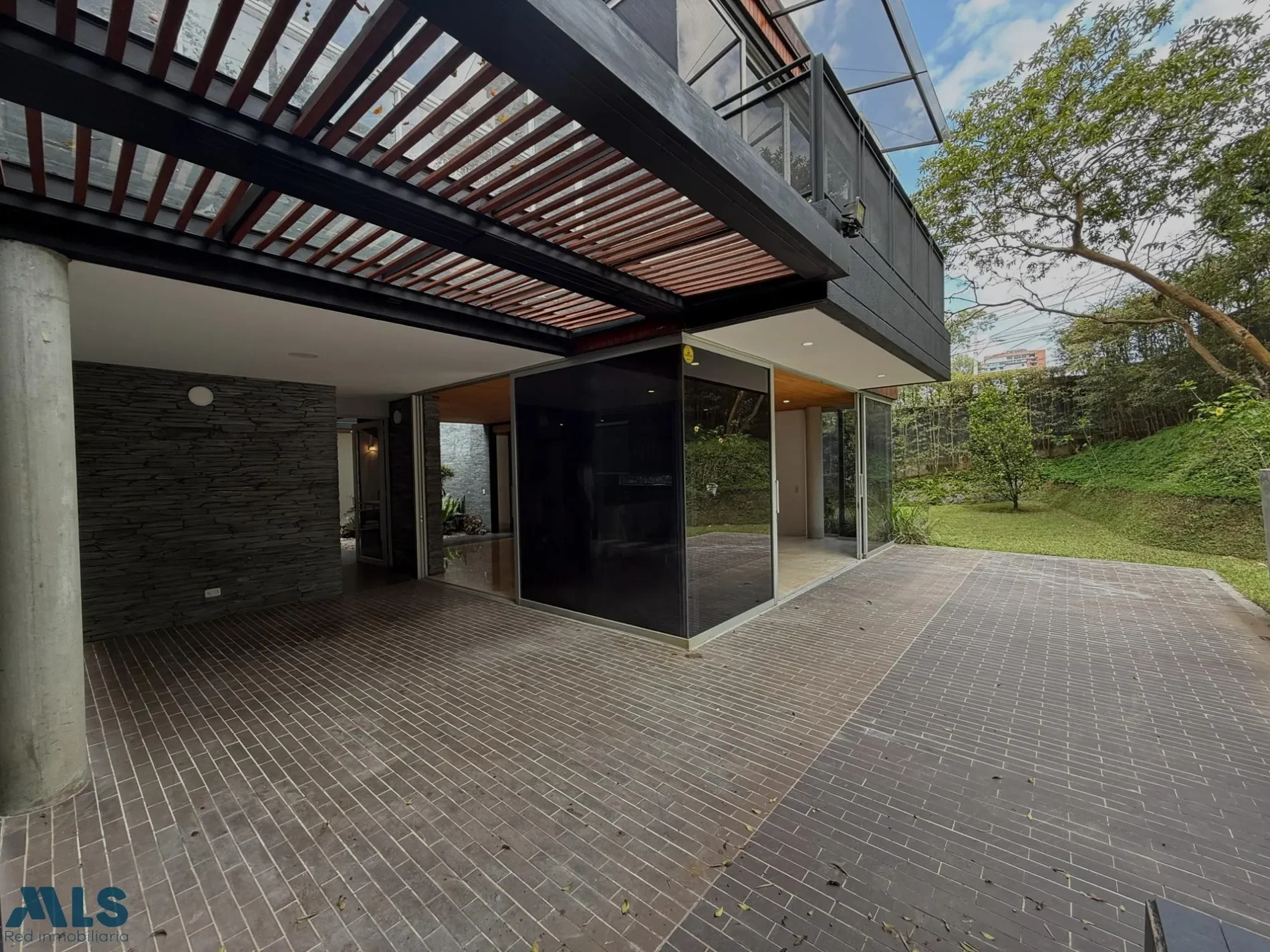 Exterior photo 10