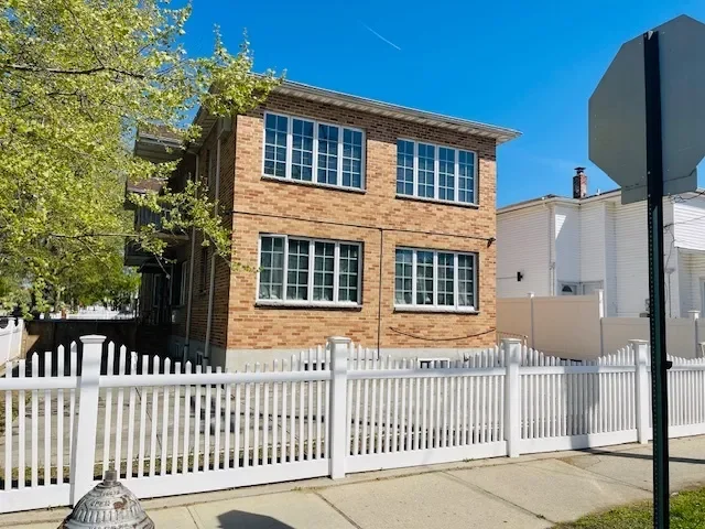 Exterior photo 4