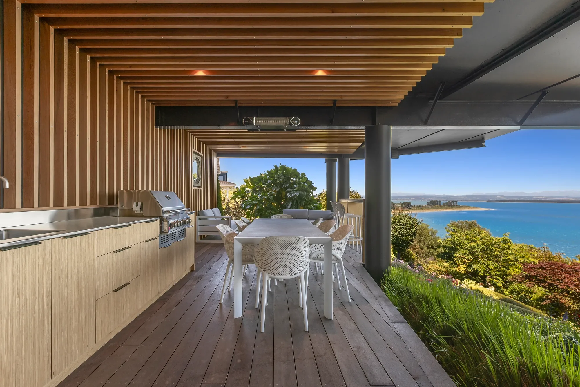 Exterior photo 5