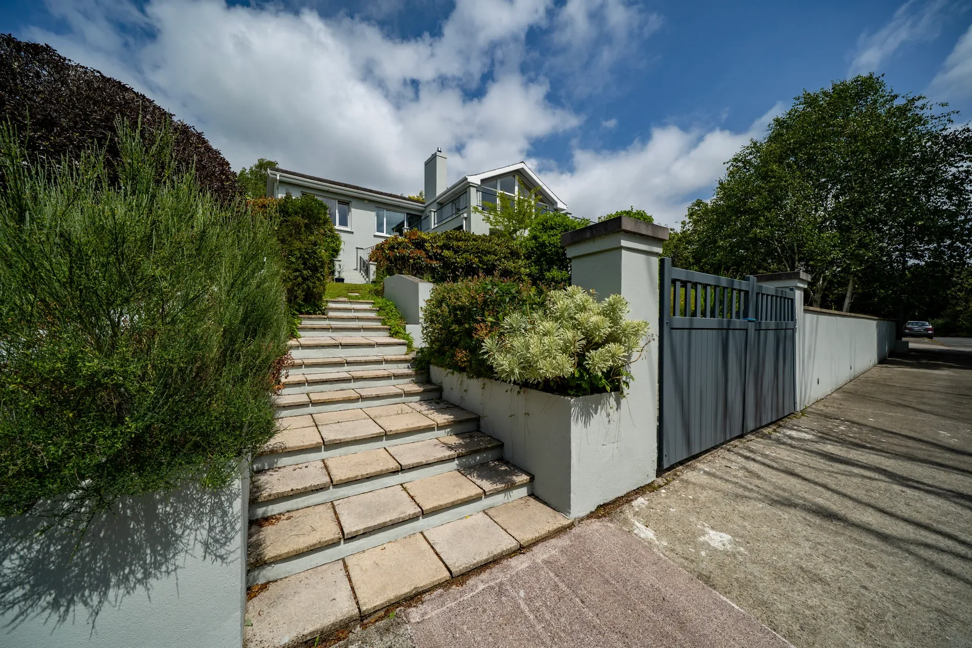 Exterior photo 5